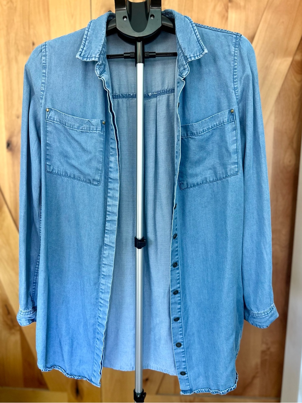 Lulus Tencel Blue Chambray Shirt with Chest Pockets Size S